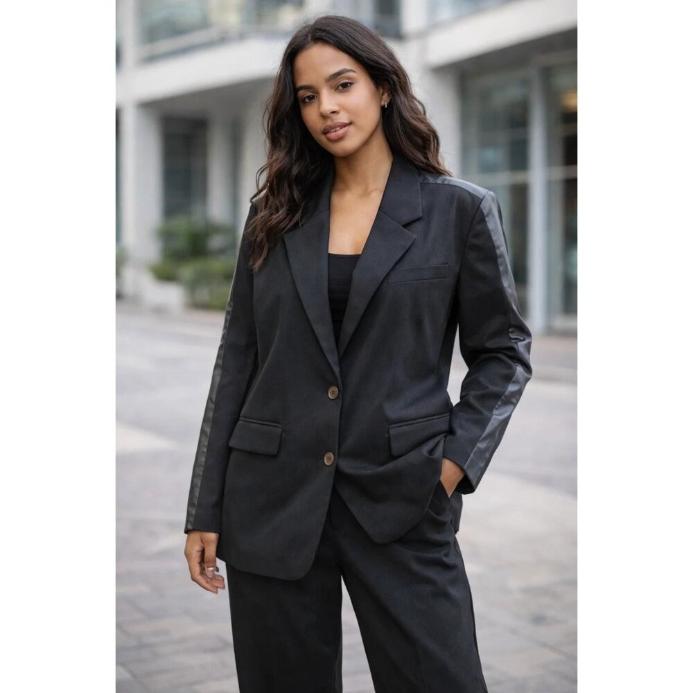 Future Collective NWT Large  Black Single Breasted Two Button Blazer Women's